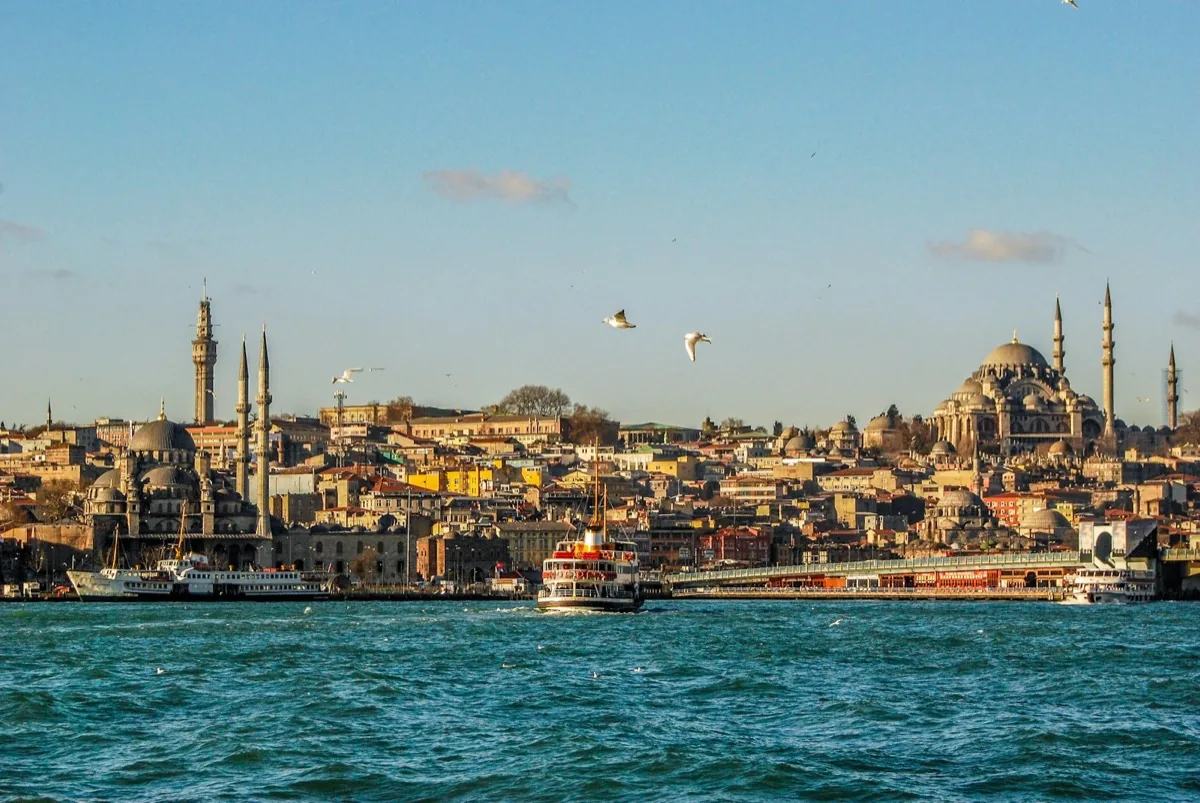 Haliç kıyısından İstanbul'un tarihi silüeti