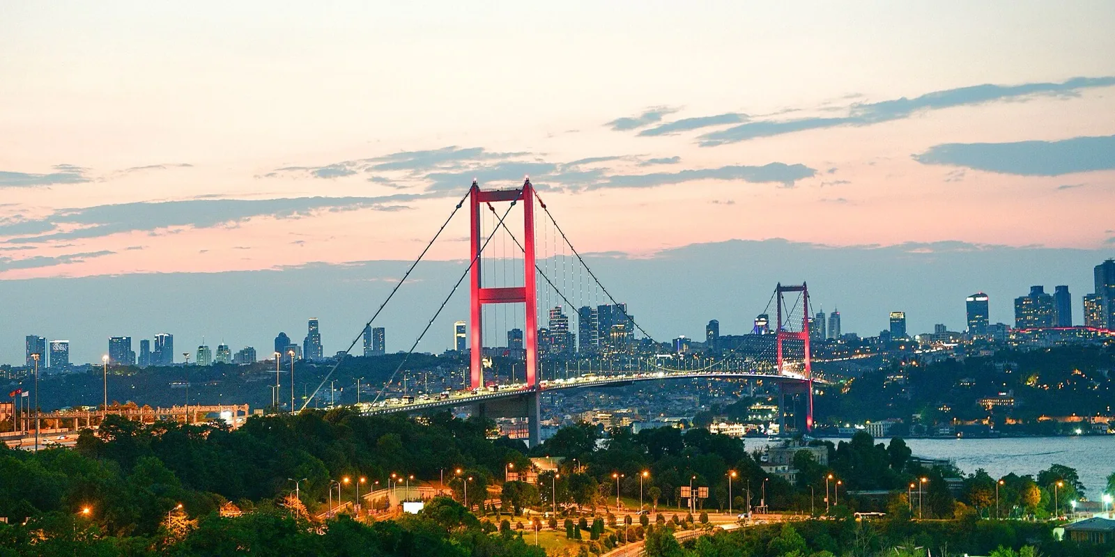 Gün batımında Boğaz Köprüsü, İstanbul